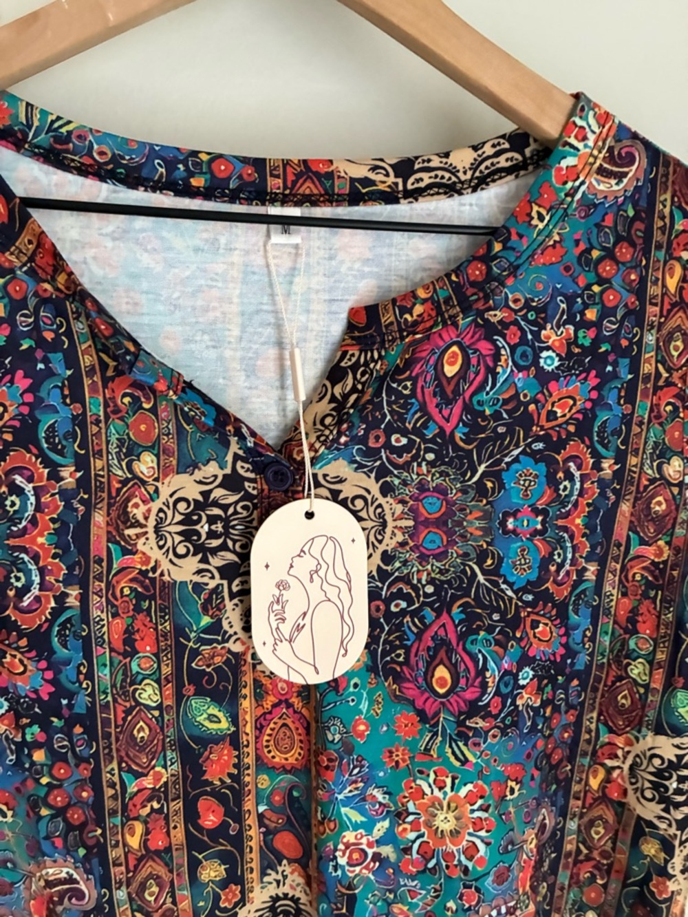 Colorful Bold V-Neck T-shirt Top Size Medium - Picture 2 of 4
